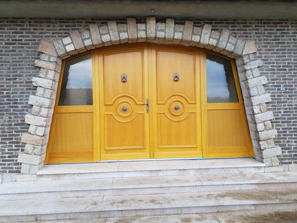 Porte d'entrée en bois